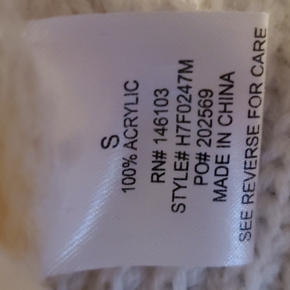 White bare shoulder sweater - Picture 3 of 4